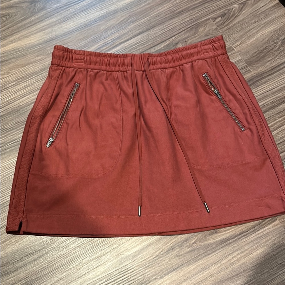 Women’s Athleta Size 4 Rust Skirt with Zipper Pockets